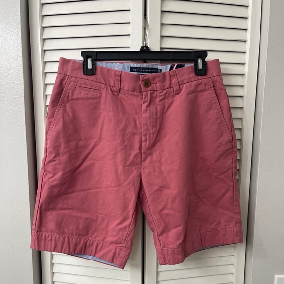 NWOT Tommy Hilfiger Shorts (size 30) - Picture 2 of 5